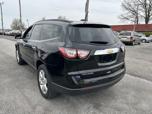 Used 2017 Chevrolet Traverse LT w/ Style and Technology Package FWD image 3