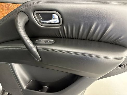 Used 2024 Nissan Armada SL w/ Captain's Chairs Package RWD image 44