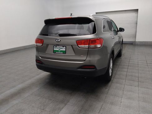 Used 2018 Kia Sorento FWD image 9