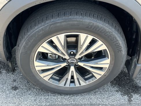Used 2023 Nissan Rogue SV w/ SV Premium B Package AWD/4WD image 14