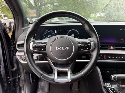 Used 2025 Kia Sportage SX FWD image 9