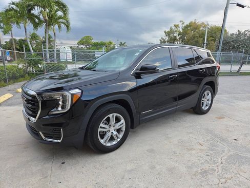 Used 2024 GMC Terrain SLE FWD image 9