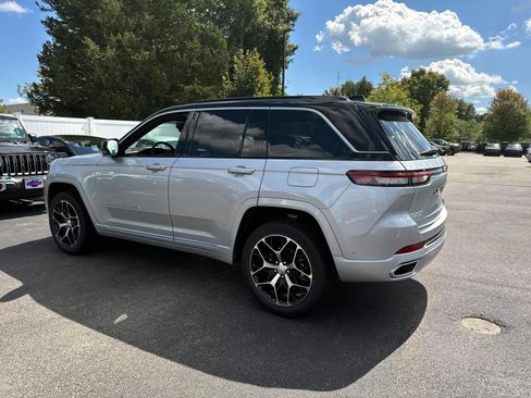 New 2025 Jeep Grand Cherokee Summit image 3