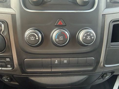 Used 2017 RAM 1500 Express AWD/4WD image 23