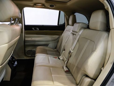 Used 2019 Lincoln MKT AWD image 41