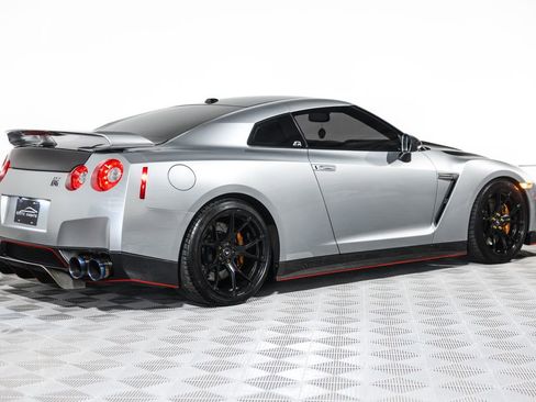 Used 2010 Nissan GT-R Premium AWD/4WD image 6
