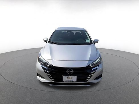 Used 2025 Nissan Versa SV image 4