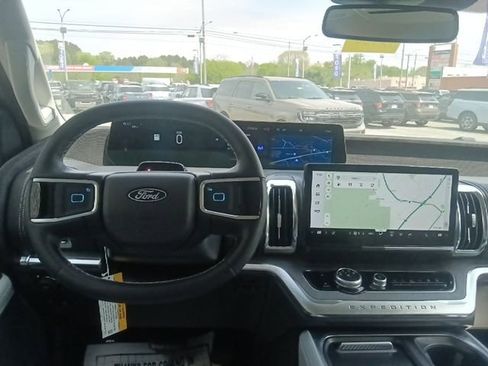New 2026 Ford Expedition Platinum image 27