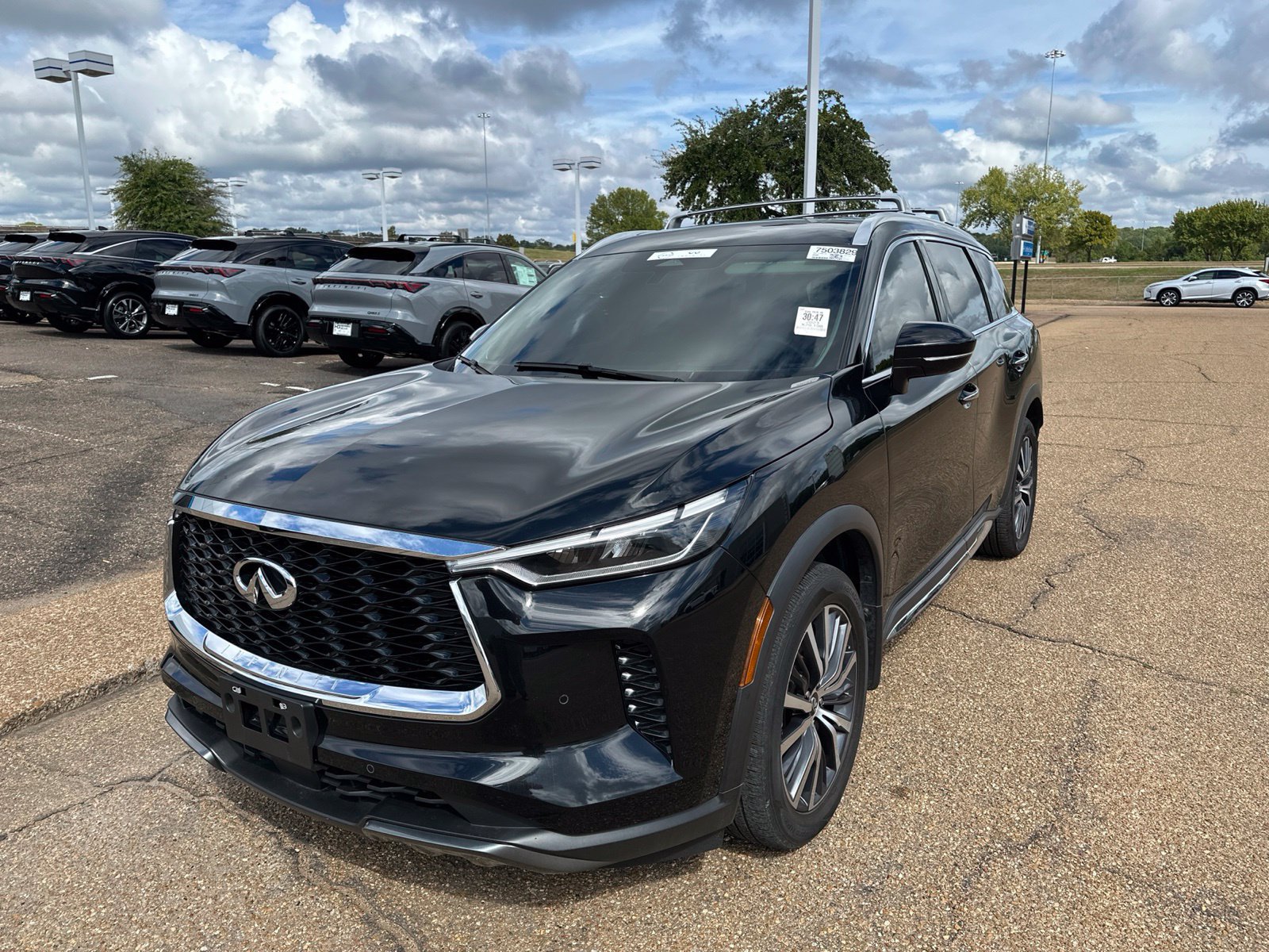 Used 2023 INFINITI QX60 Sensory w/ Vision Package AWD/4WD image 13