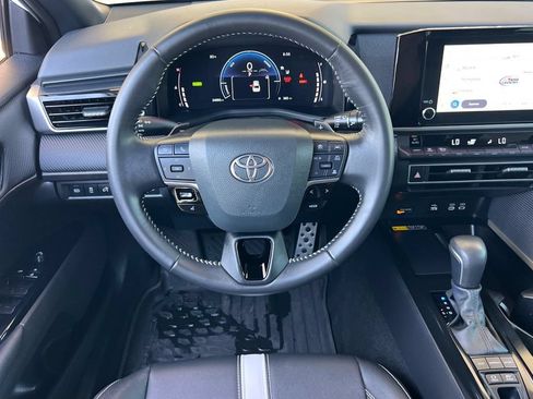 Used 2025 Toyota Camry SE FWD image 16