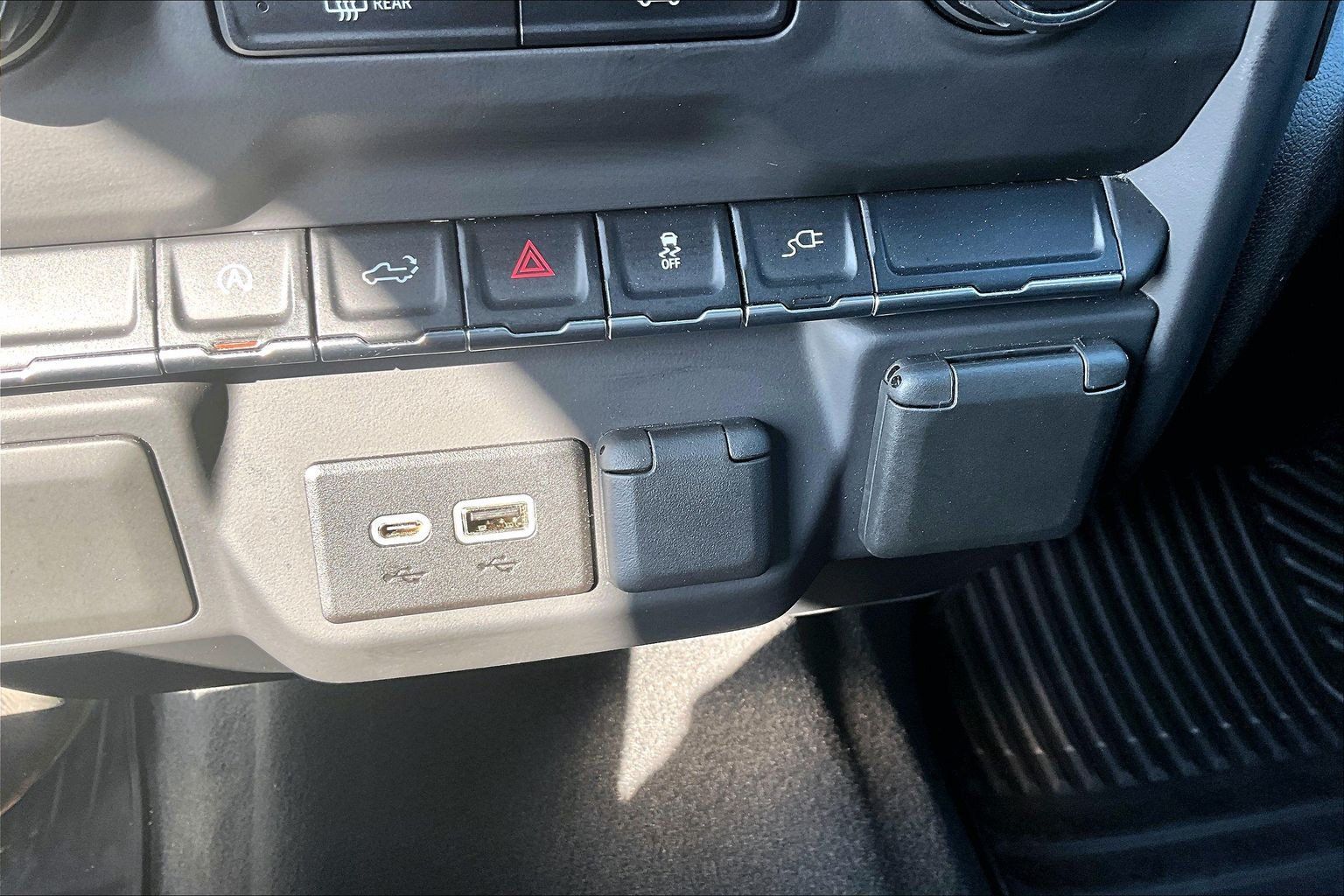 Used 2021 Chevrolet Silverado 1500 Custom AWD/4WD image 19