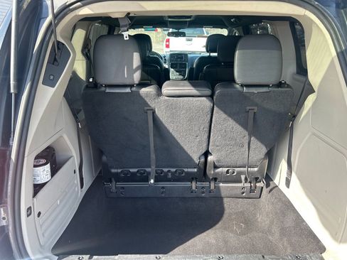 Used 2016 Dodge Grand Caravan SXT FWD image 14