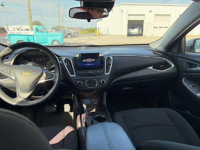 Used 2025 Chevrolet Malibu LT FWD image 12