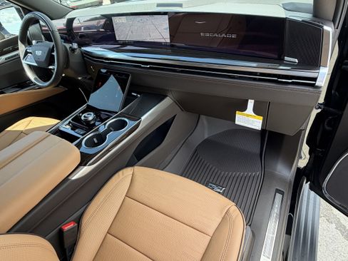 New 2026 Cadillac Escalade ESV Luxury w/ LPO, Floor Liner Package AWD/4WD image 20