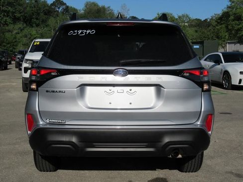 Used 2025 Subaru Forester Premium image 6