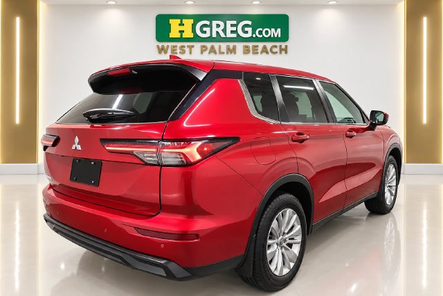 Used 2026 Mitsubishi Outlander ES FWD image 6