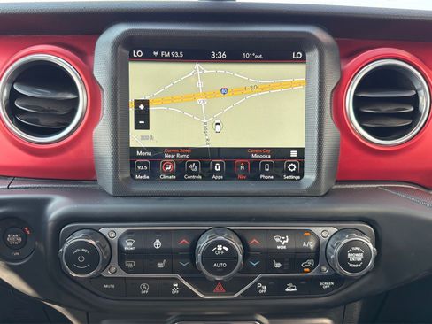 Used 2021 Jeep Gladiator Rubicon AWD/4WD image 13