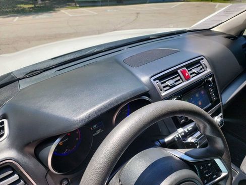 Used 2019 Subaru Outback 2.5i AWD/4WD image 25