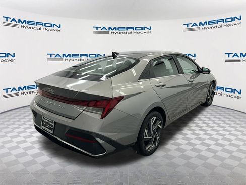 Used 2025 Hyundai Elantra SEL FWD image 5