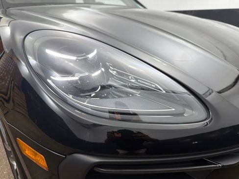 Used 2024 Porsche Macan AWD/4WD image 32