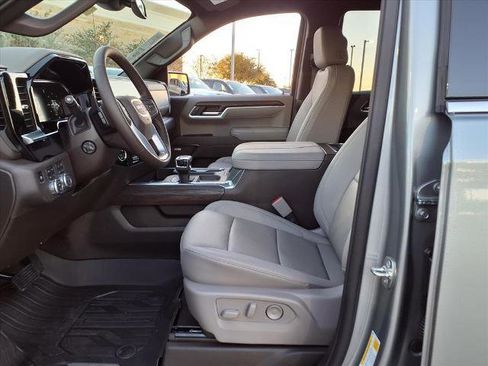 New 2026 GMC Sierra 1500 SLT image 18