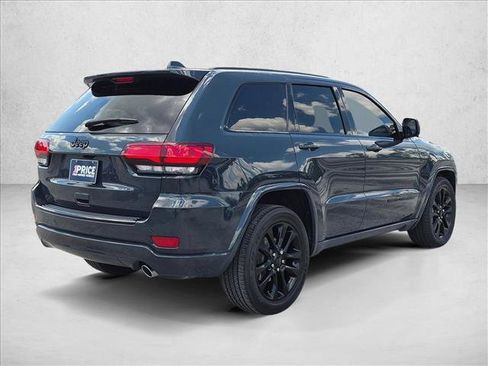 Used 2018 Jeep Grand Cherokee Altitude RWD image 5