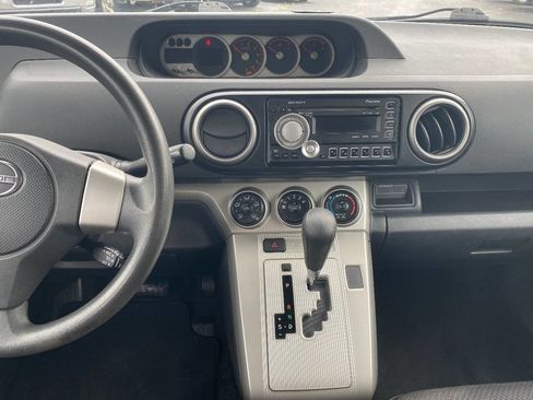 Used 2010 Scion xB FWD image 11