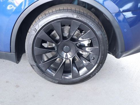 Used 2021 Tesla Model Y Long Range AWD/4WD image 11
