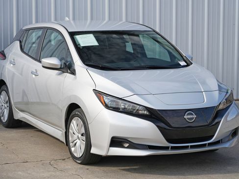 Used 2023 Nissan Leaf S image 46