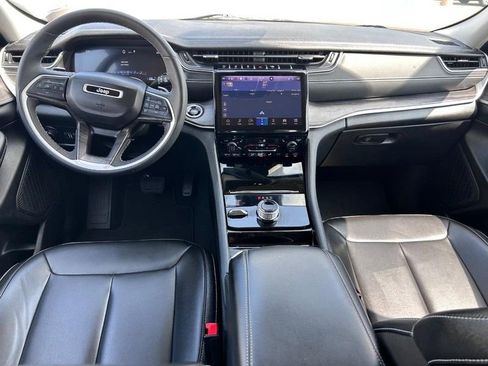 Used 2023 Jeep Grand Cherokee Limited image 10