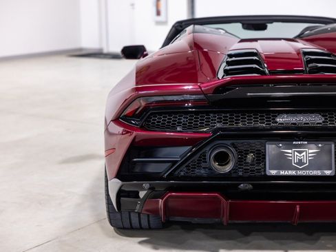 Used 2022 Lamborghini Huracan EVO RWD image 14