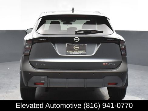 Used 2025 Nissan Kicks SR w/ Illumination Package AWD/4WD image 2