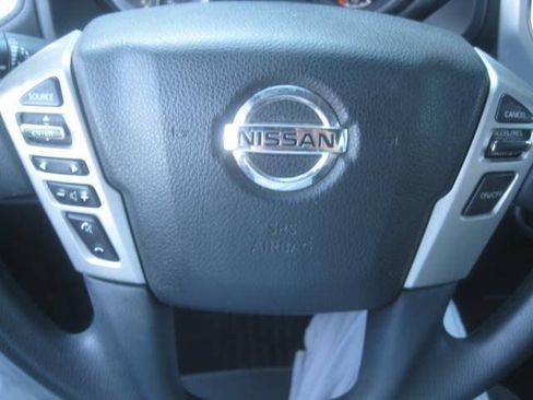 Used 2018 Nissan Titan SV AWD/4WD image 27