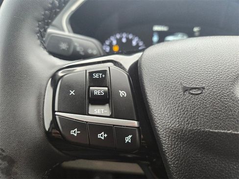 Used 2022 Ford Escape SE w/ SE Sport Appearance Package image 18