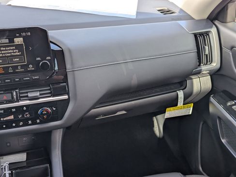 New 2025 Nissan Pathfinder SL image 24