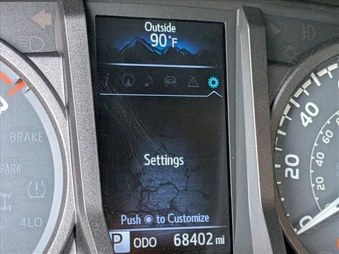 Used 2017 Toyota Tacoma TRD Off-Road w/ Premium & Technology Package RWD image 5