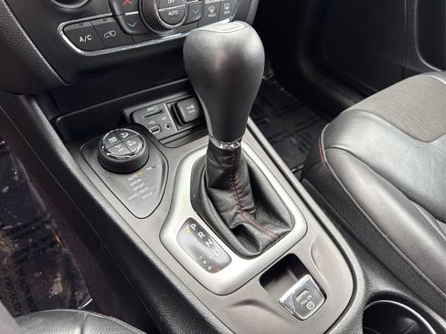 Used 2018 Jeep Cherokee Trailhawk image 33