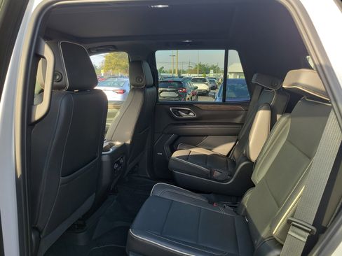 Used 2021 Chevrolet Tahoe Premier w/ Premium Package image 13