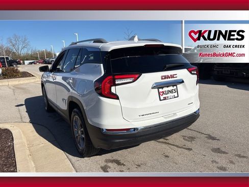 Used 2024 GMC Terrain SLT image 6
