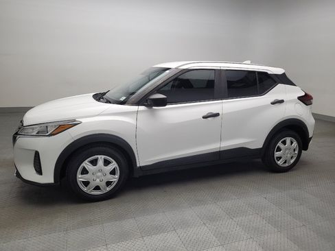 Used 2021 Nissan Kicks S FWD image 2