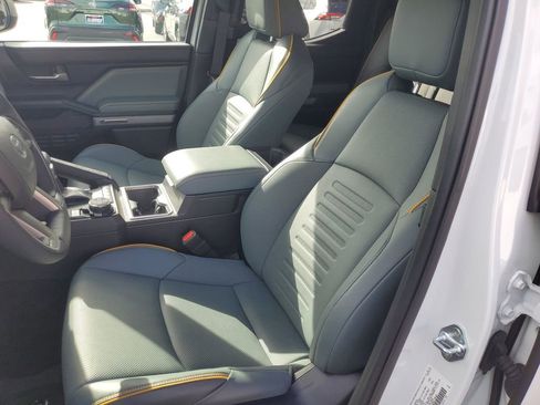 Used 2025 Toyota Tacoma Trailhunter image 11