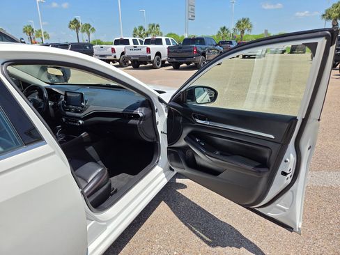 Used 2024 Nissan Altima 2.5 SR FWD image 18