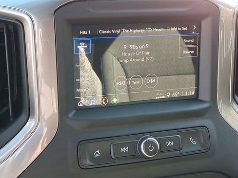 Used 2024 Chevrolet Silverado 1500 Custom Trail Boss w/ Dark Appearance Package image 19