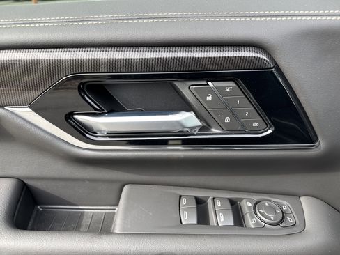 New 2026 GMC Yukon Elevation image 15