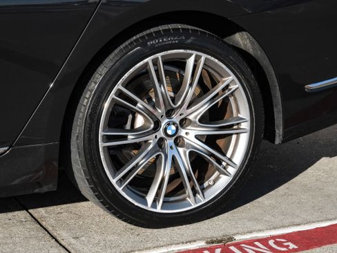 Used 2021 BMW 750i xDrive image 65