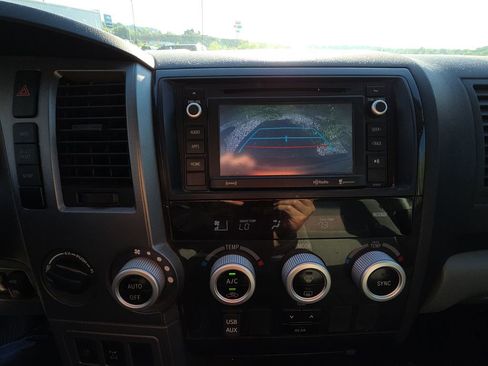 Used 2016 Toyota Sequoia SR5 AWD/4WD image 11