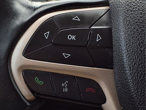 Used 2017 Jeep Cherokee Latitude image 23