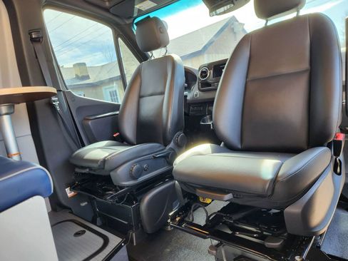 Used 2022 Mercedes-Benz Sprinter 2500 image 62