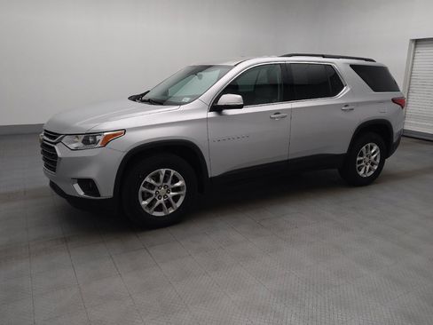 Used 2021 Chevrolet Traverse LT FWD image 2