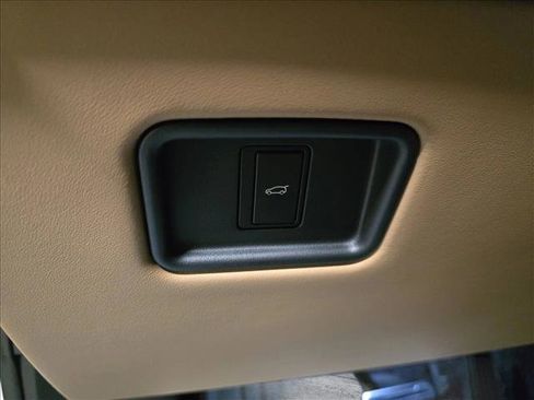 New 2025 Land Rover Range Rover Long Wheelbase SE image 27